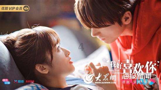 新乡一学校，小学生临时到初中部就餐，初中学长贴心帮学妹盛汤