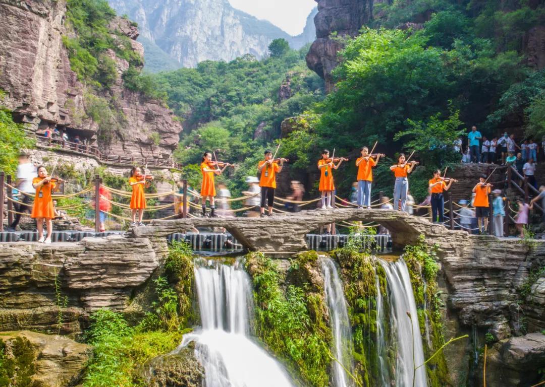 [2024春节山东乡村文化旅游节] 钢城区棋山国家森林公园：“乡贤”回乡创业 “致敬”幸福食堂
